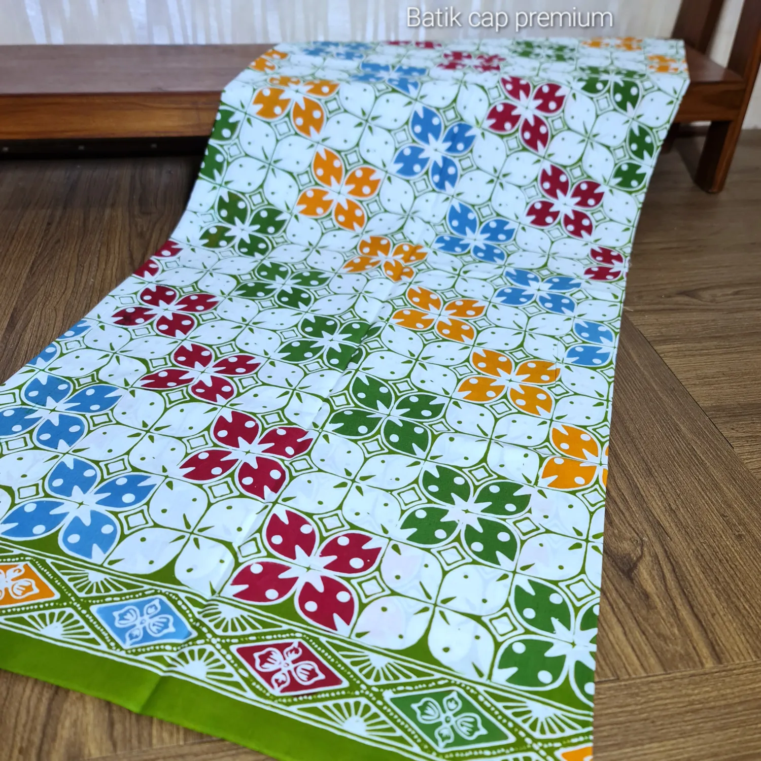 Kain Batik Colet Ceplok Bunga Sebar Putih